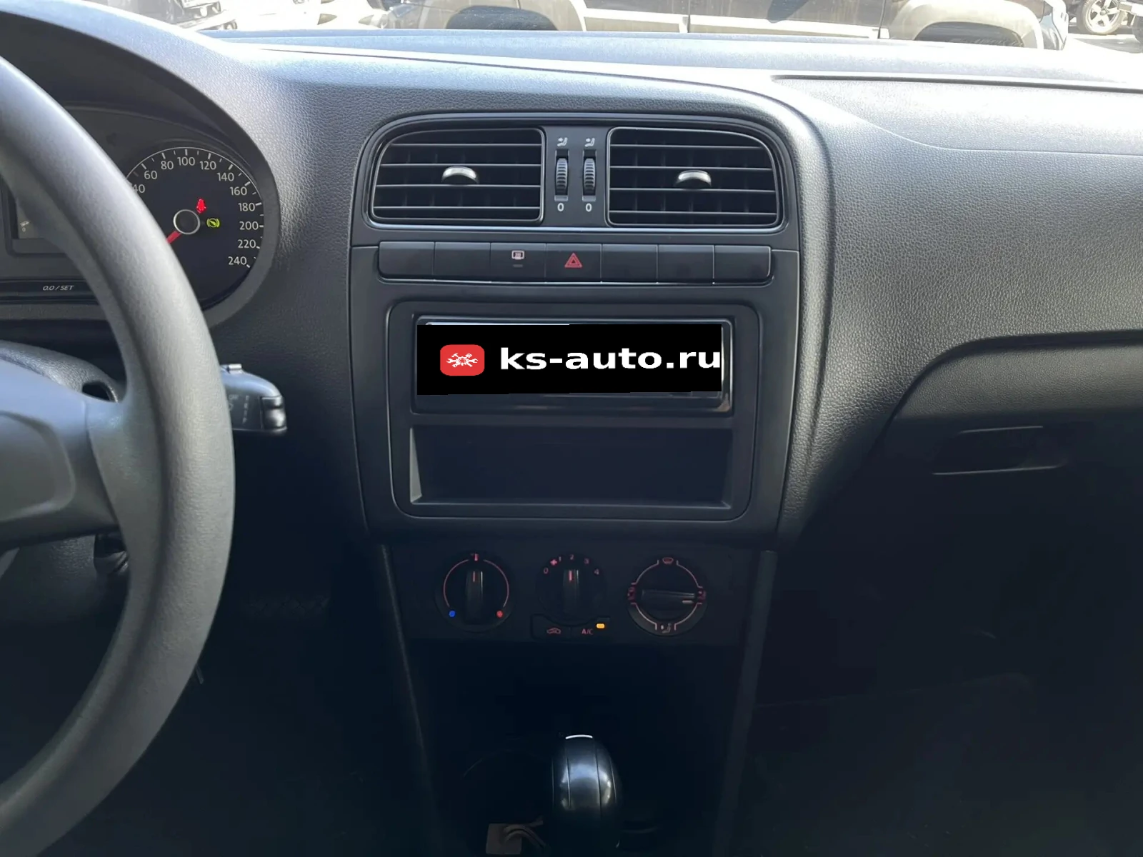 Volkswagen Polo, 2017г, передний привод, автомат