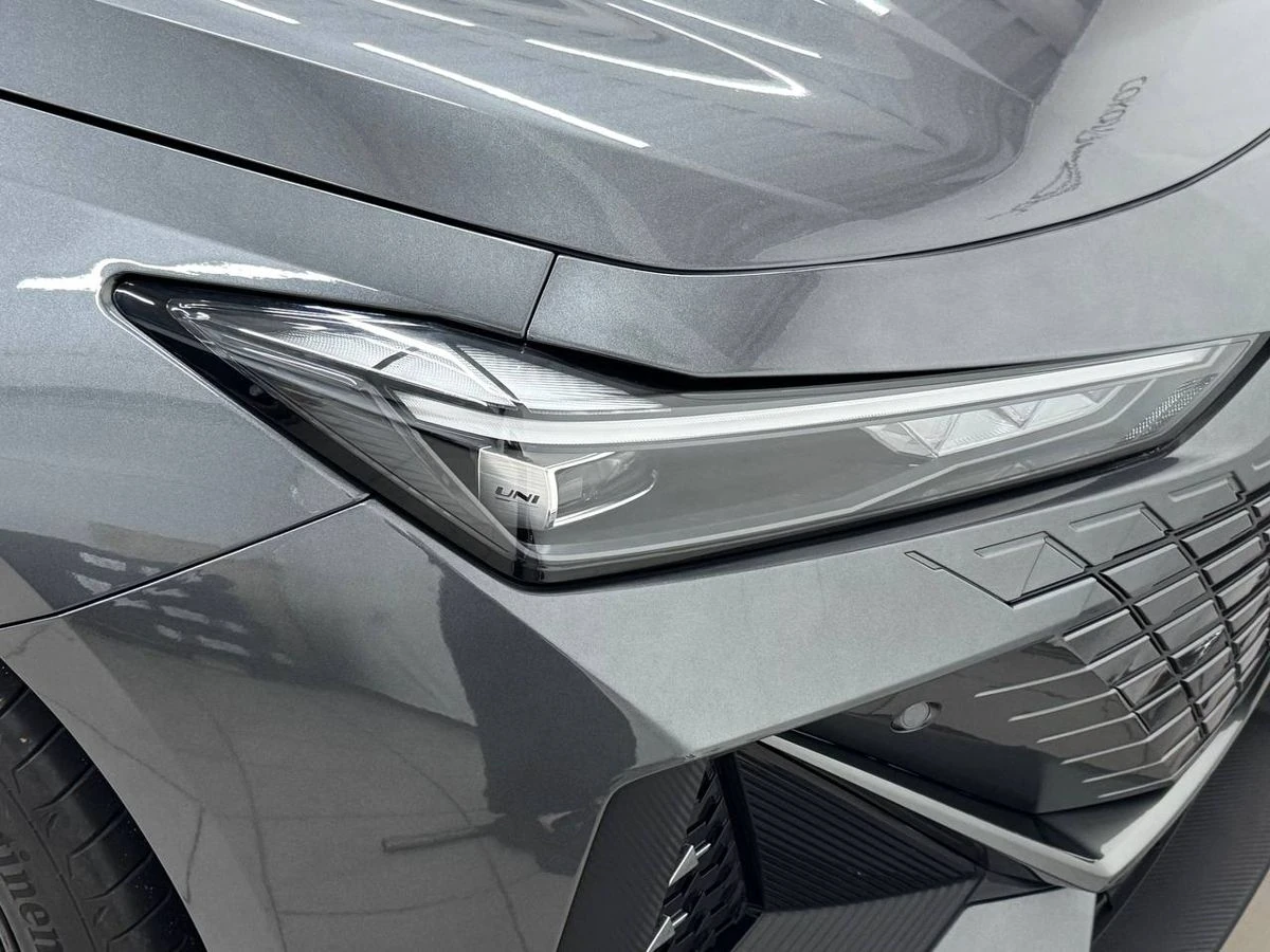 Changan UNI-V, 2023г, передний привод, робот