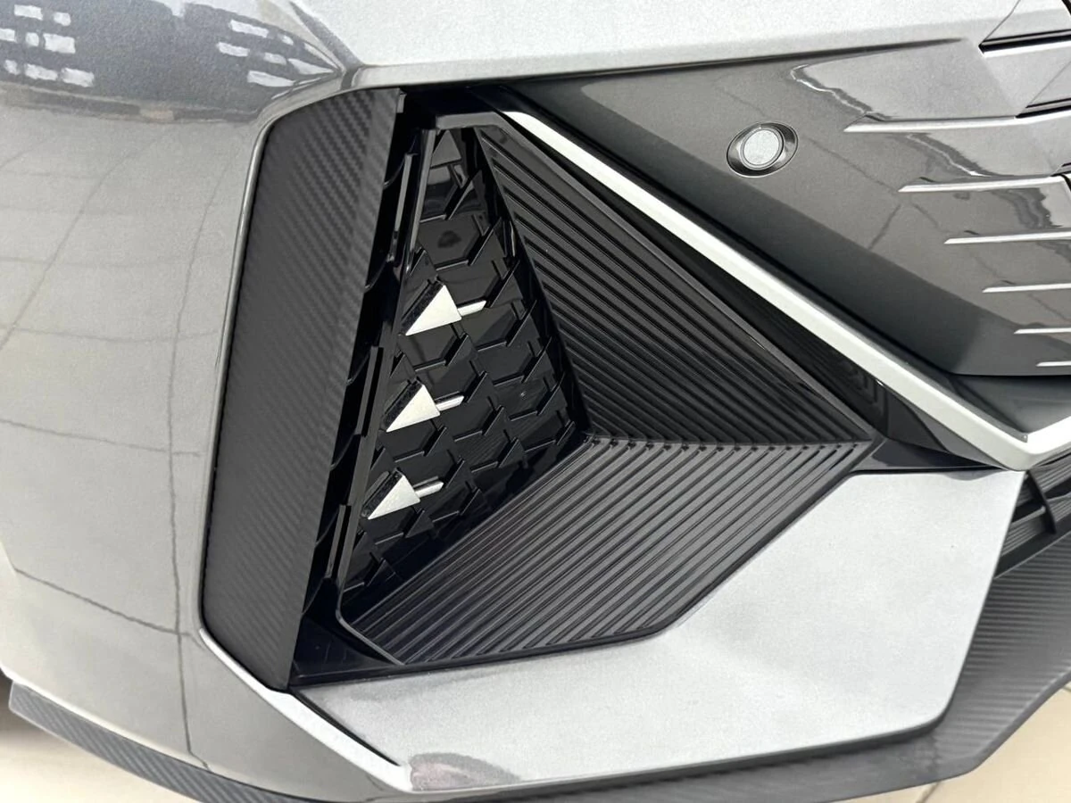 Changan UNI-V, 2023г, передний привод, робот