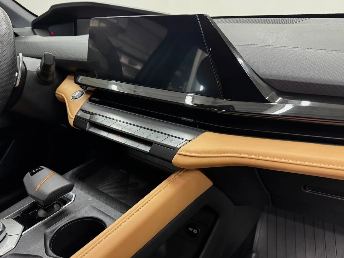 Changan UNI-V, 2023г, передний привод, робот