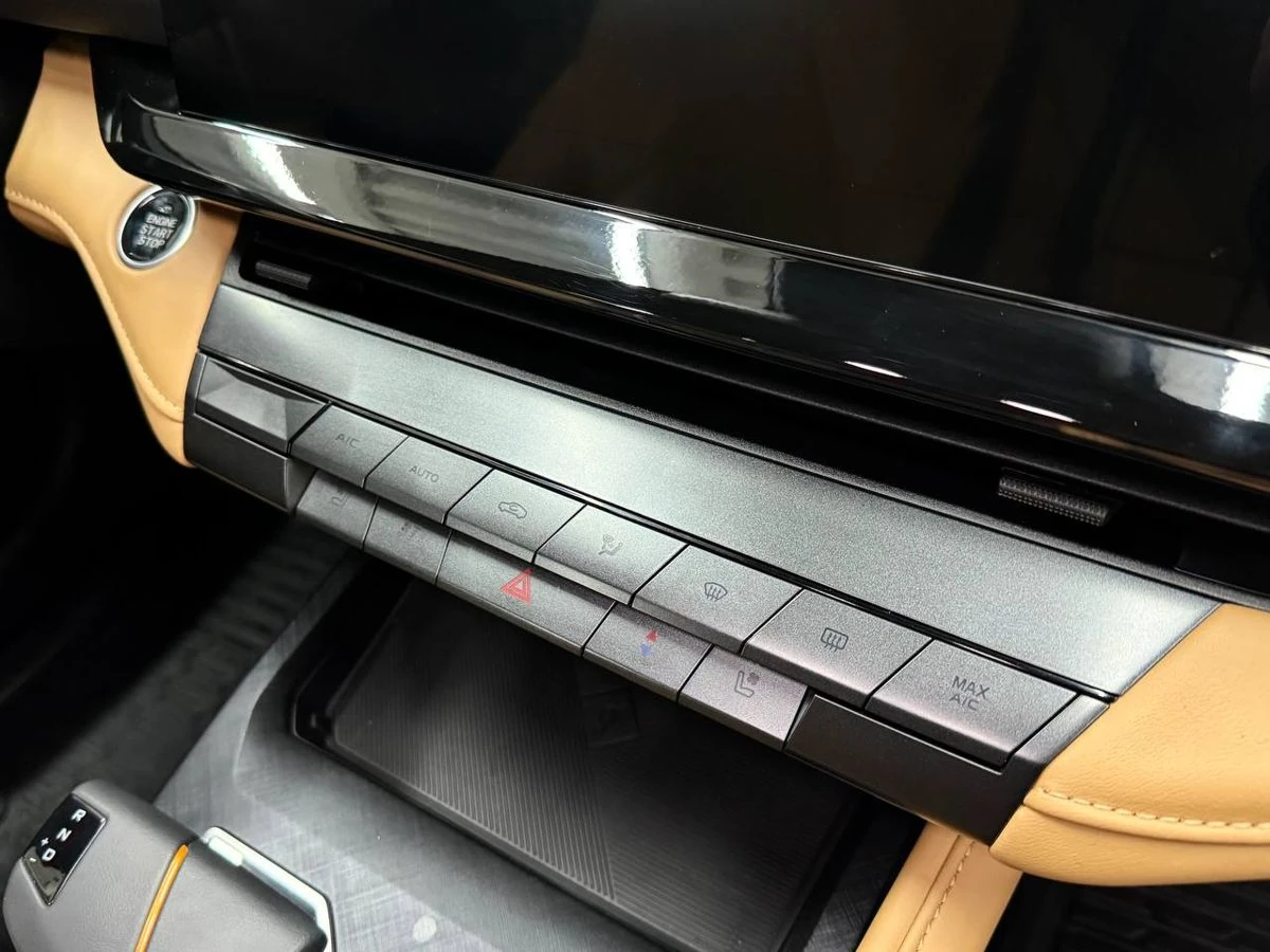 Changan UNI-V, 2023г, передний привод, робот