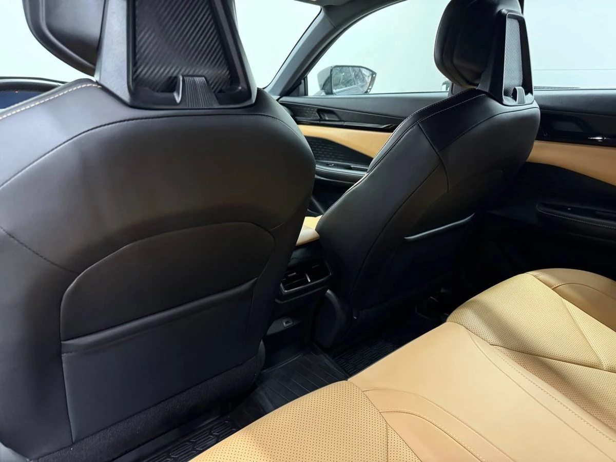 Changan UNI-V, 2023г, передний привод, робот