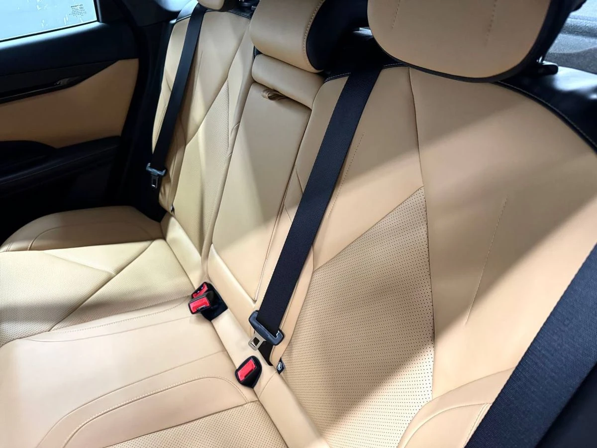 Changan UNI-V, 2023г, передний привод, робот