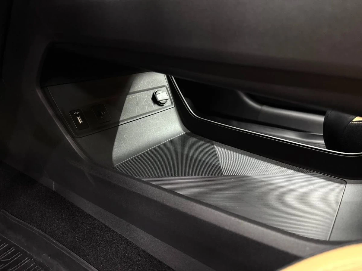 Changan UNI-V, 2023г, передний привод, робот