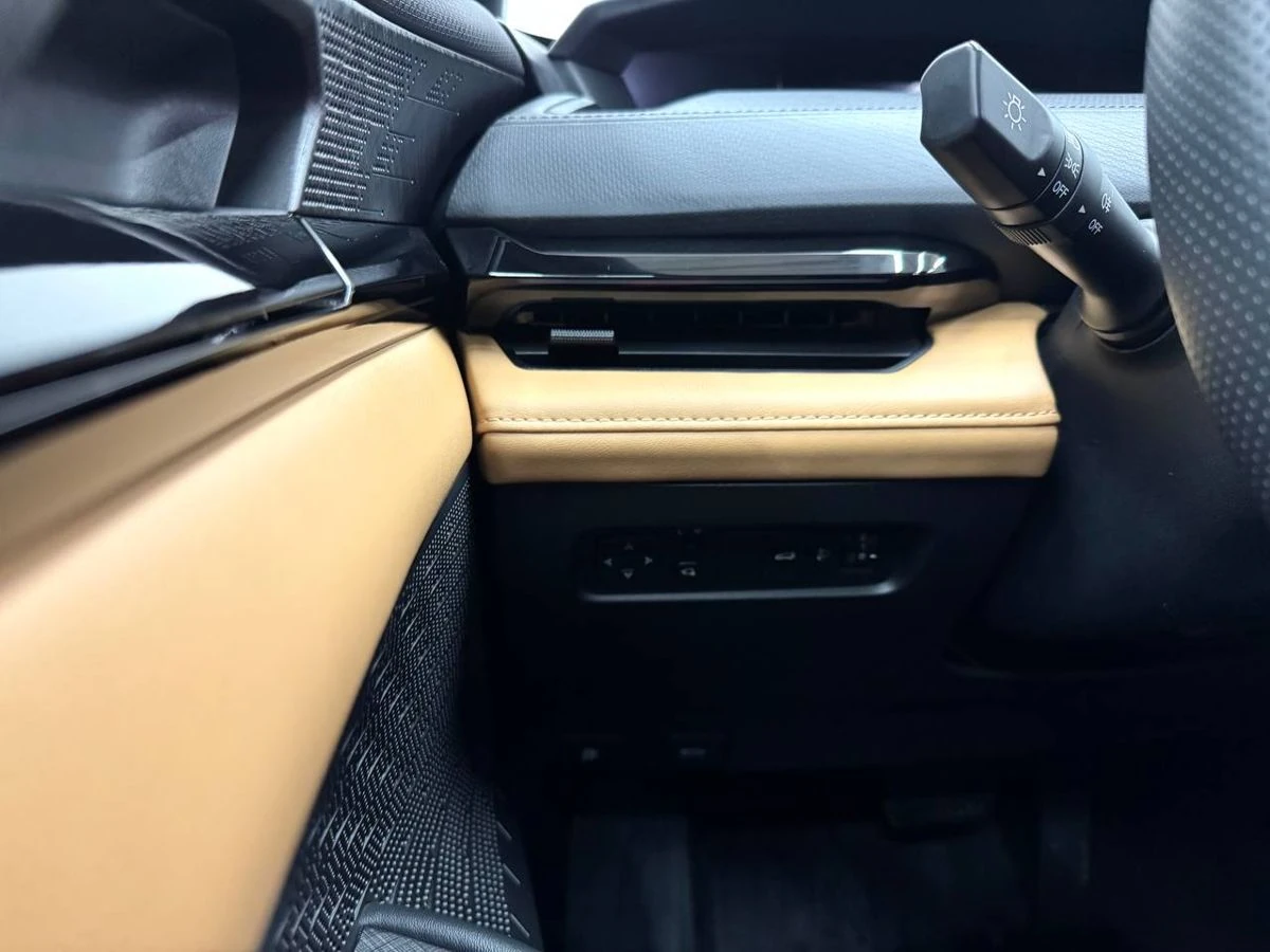 Changan UNI-V, 2023г, передний привод, робот