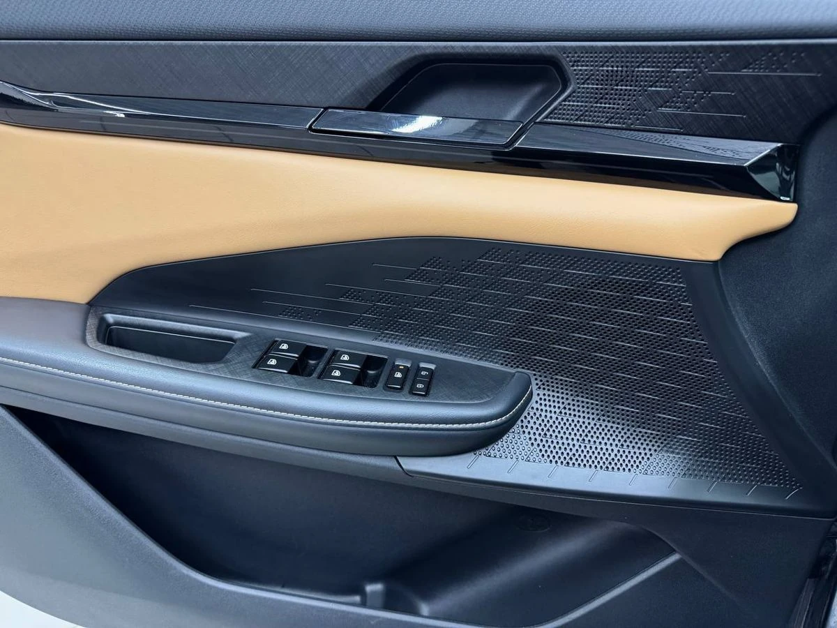 Changan UNI-V, 2023г, передний привод, робот