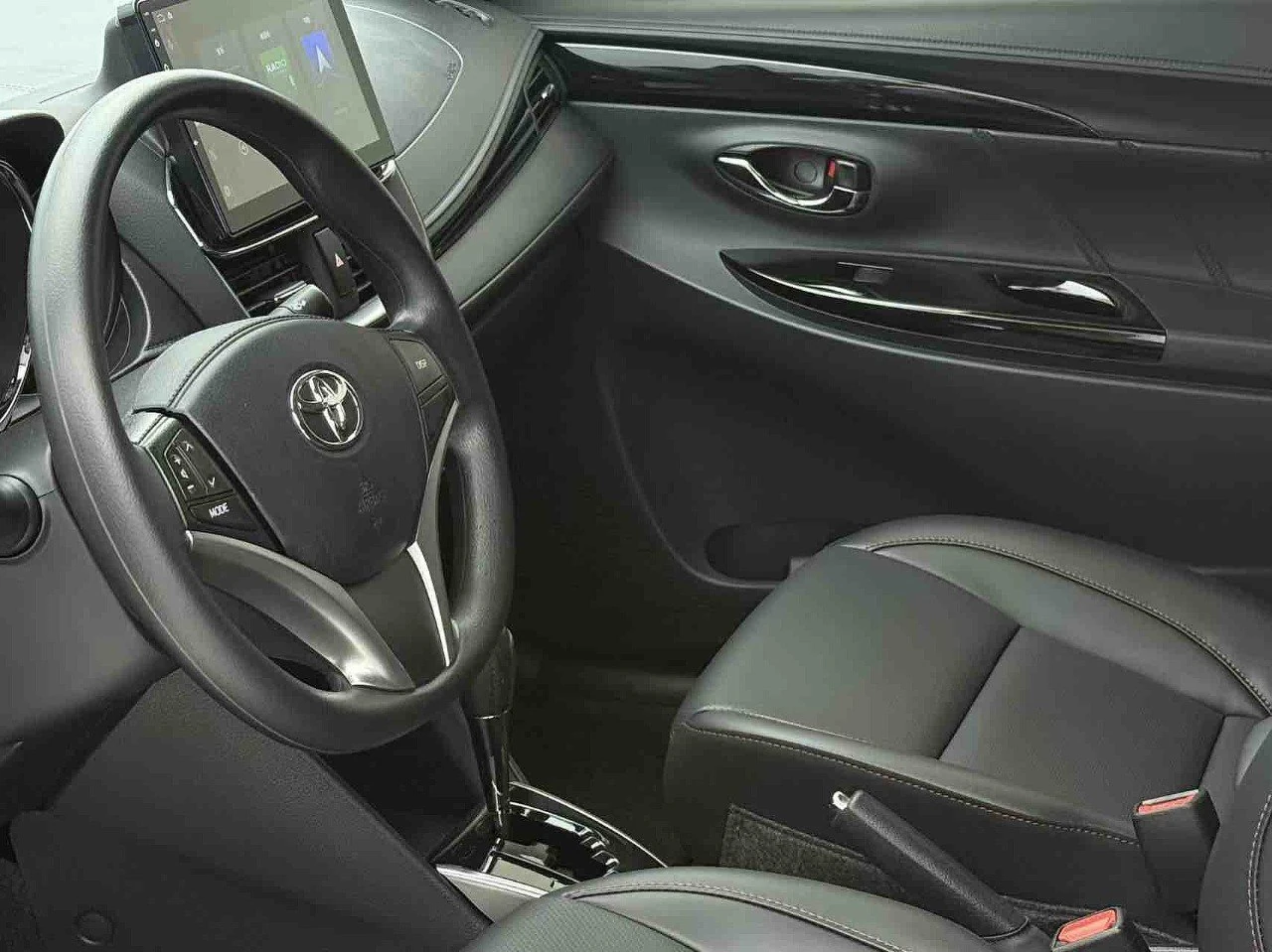 Toyota Yaris, 2023г, передний привод, вариатор