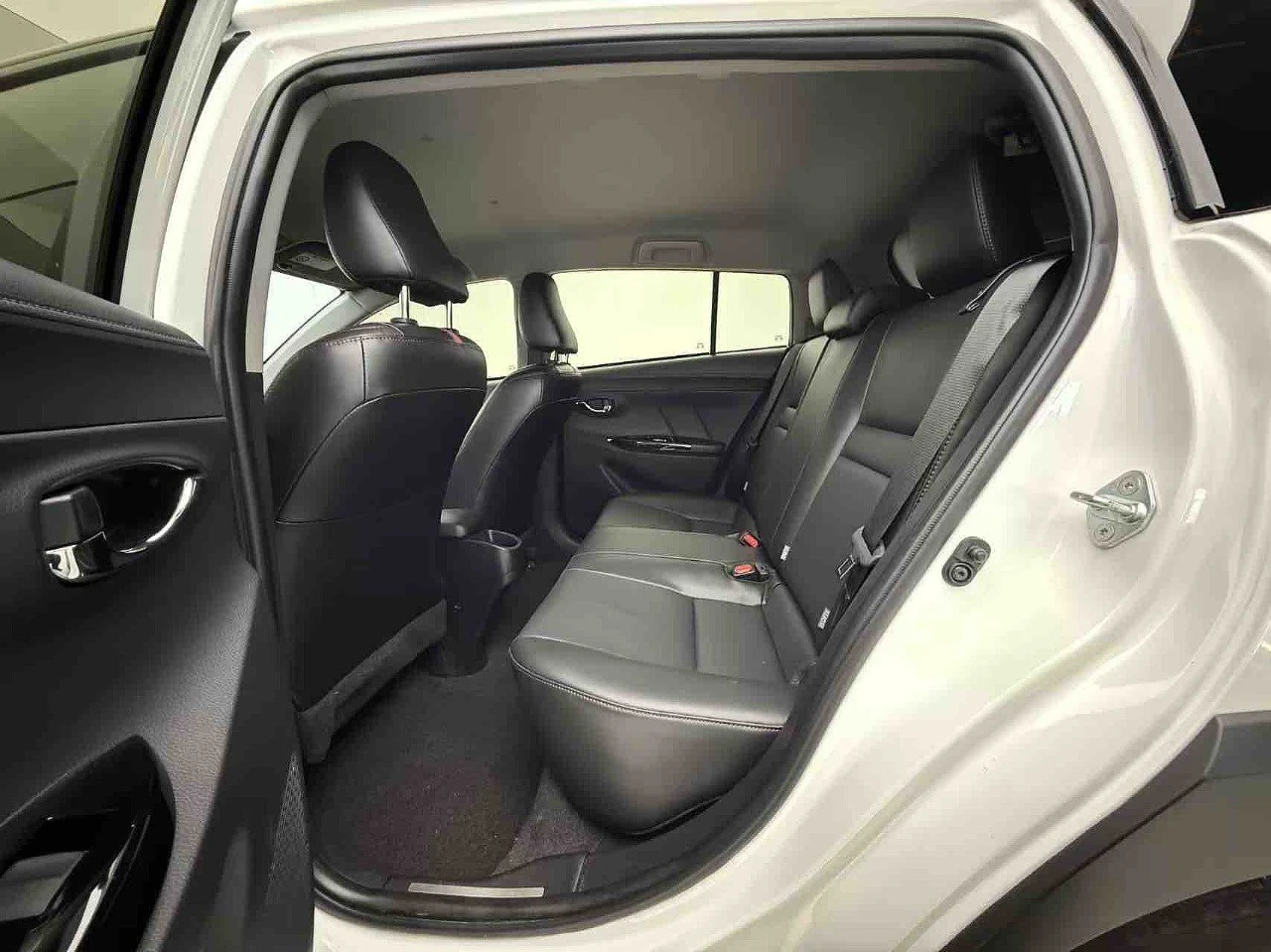 Toyota Yaris, 2023г, передний привод, вариатор