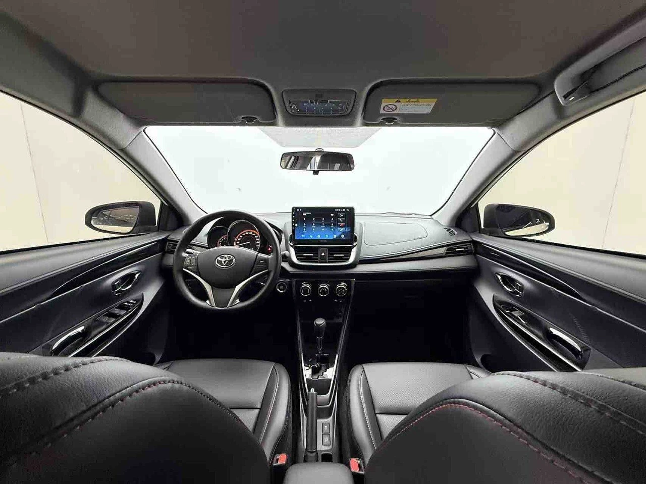 Toyota Yaris, 2023г, передний привод, вариатор