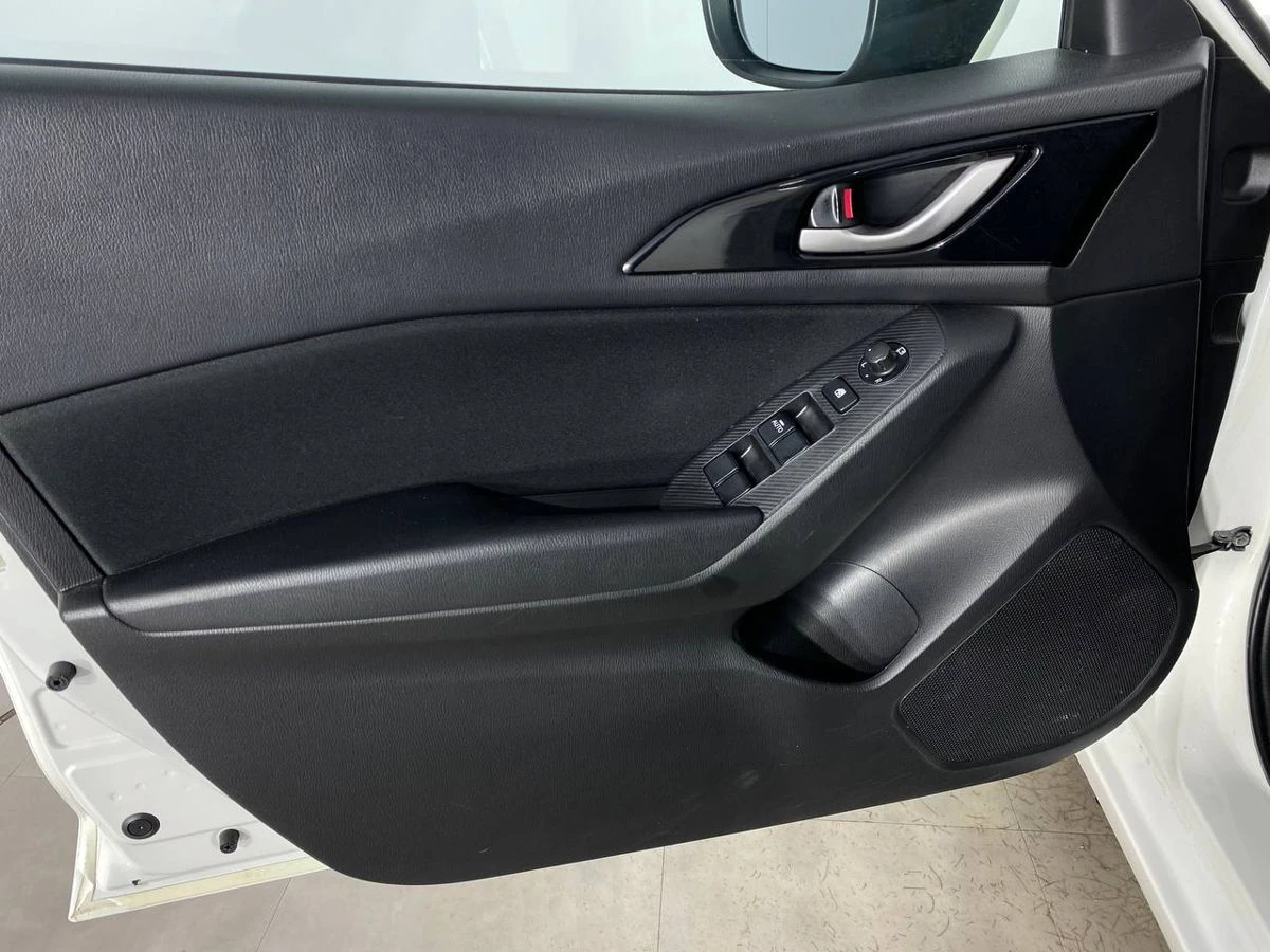 Mazda 3, 2016г, передний привод, автомат