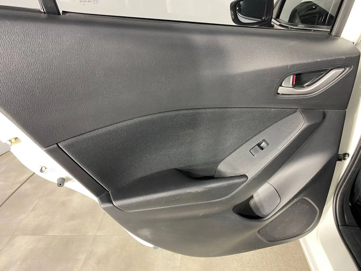 Mazda 3, 2016г, передний привод, автомат