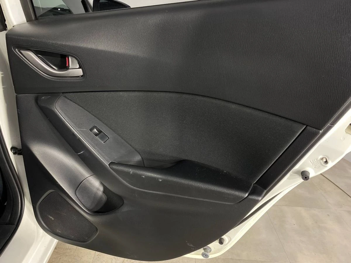 Mazda 3, 2016г, передний привод, автомат