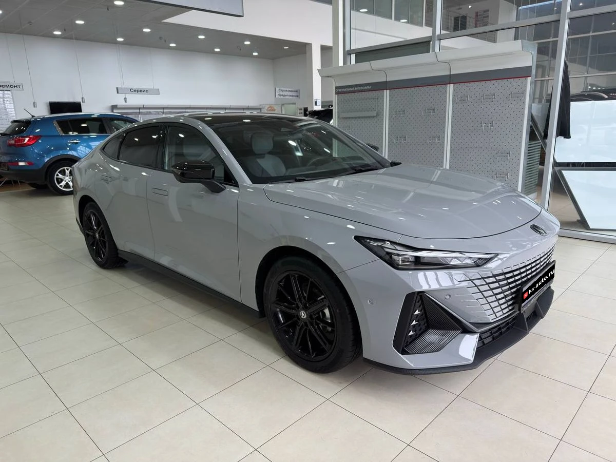 Changan UNI-V, 2023г, передний привод, робот