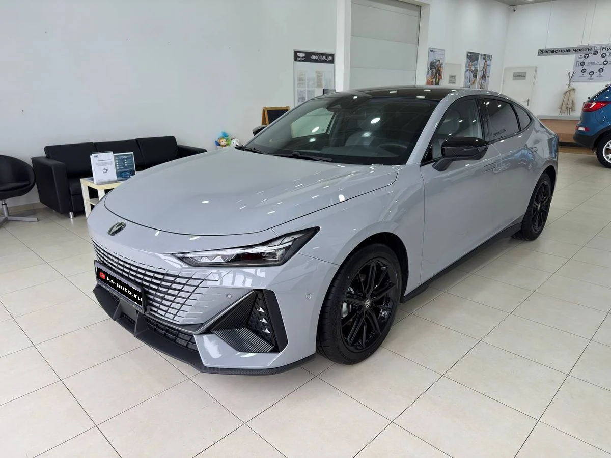 Changan UNI-V, 2023г, передний привод, робот