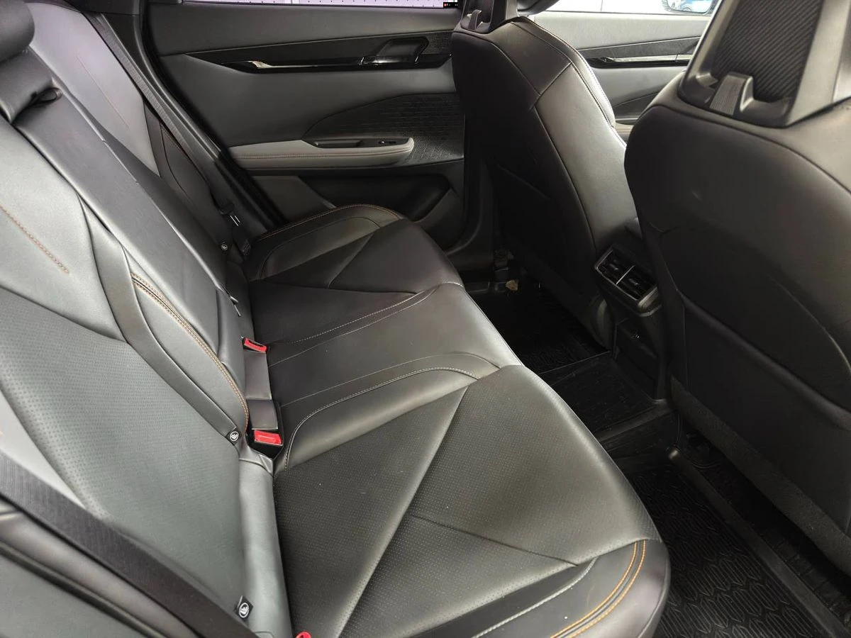 Changan UNI-V, 2023г, передний привод, робот