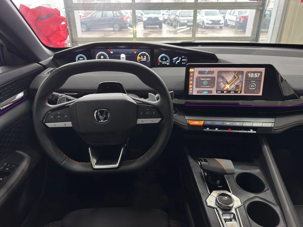 Changan UNI-V, 2023г, передний привод, робот