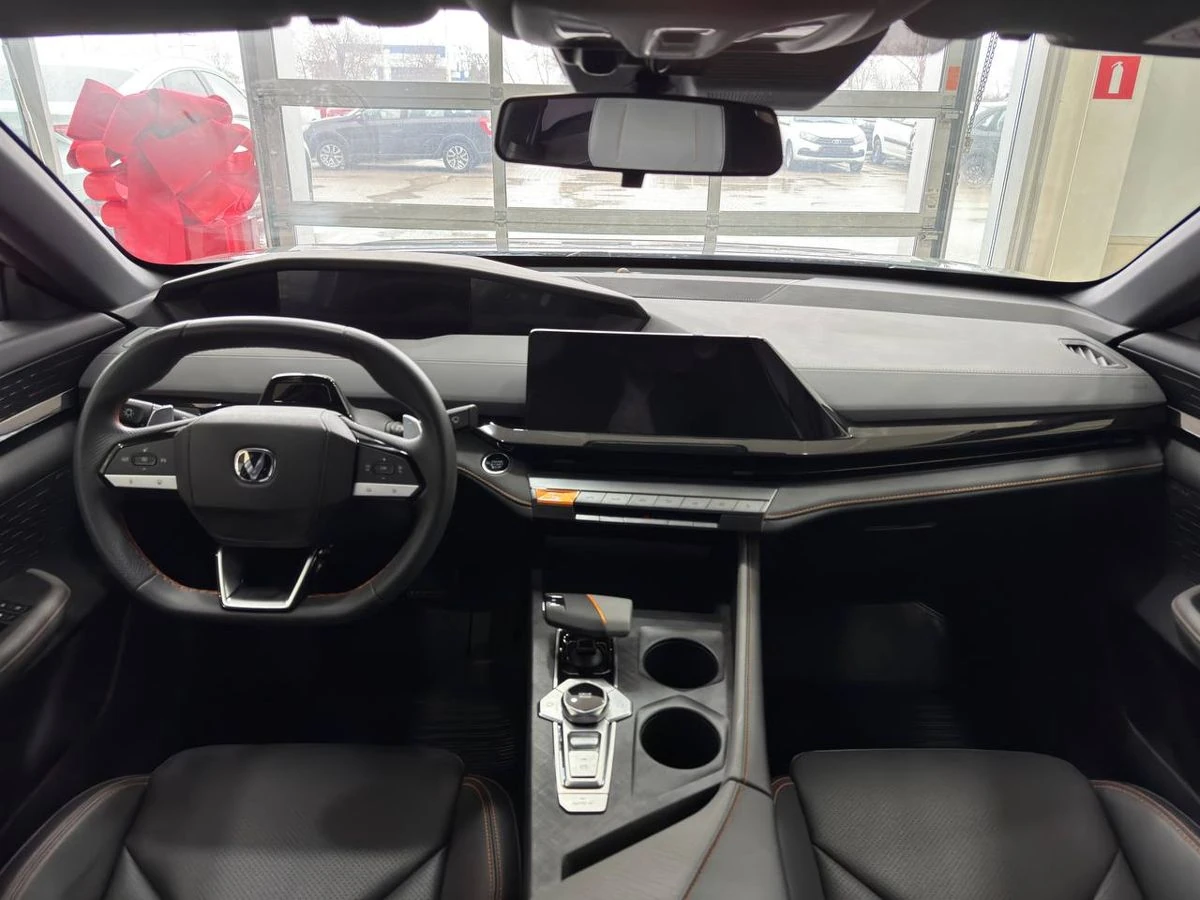 Changan UNI-V, 2023г, передний привод, робот