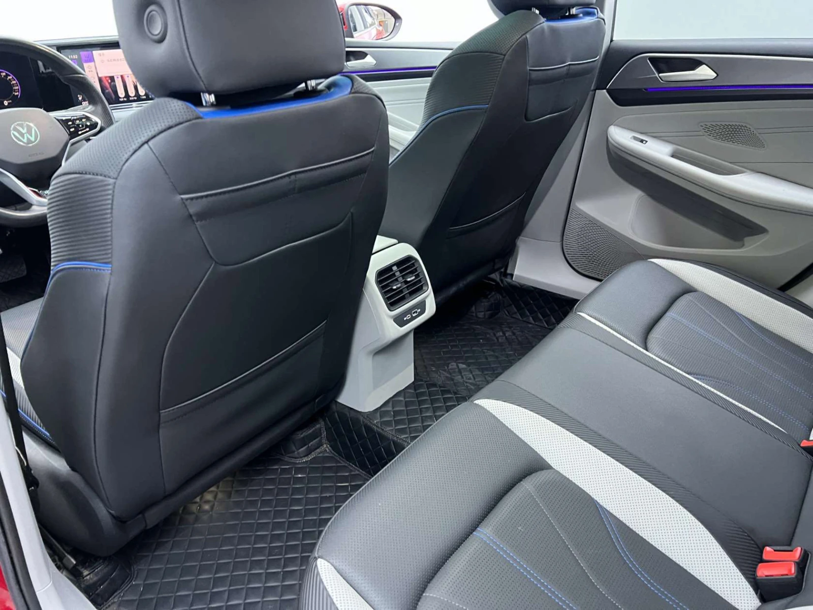 Volkswagen Lamando, 2022г, передний привод, робот