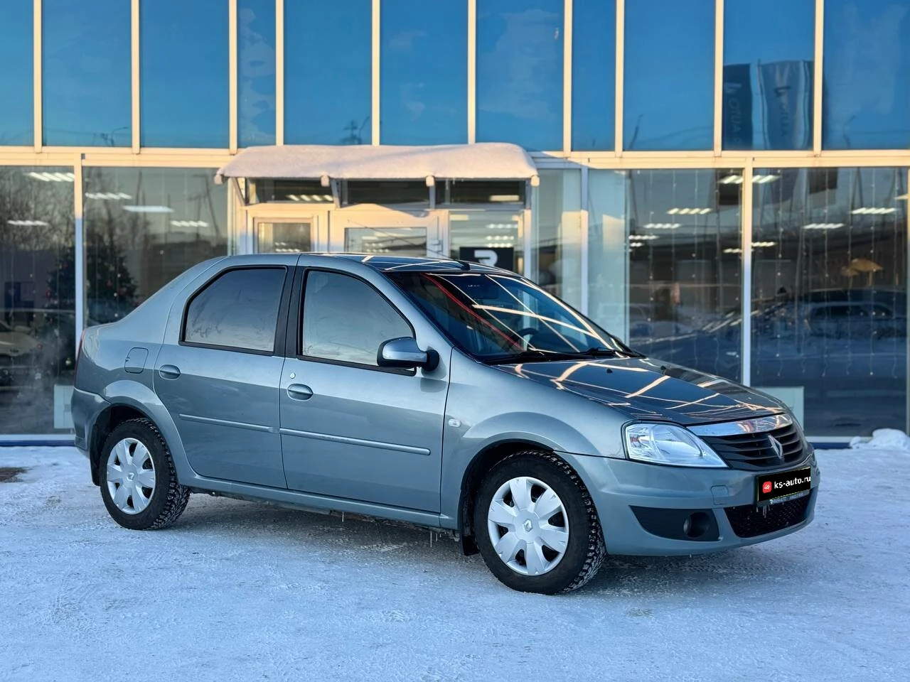 Renault Logan, 2011г, передний привод, автомат