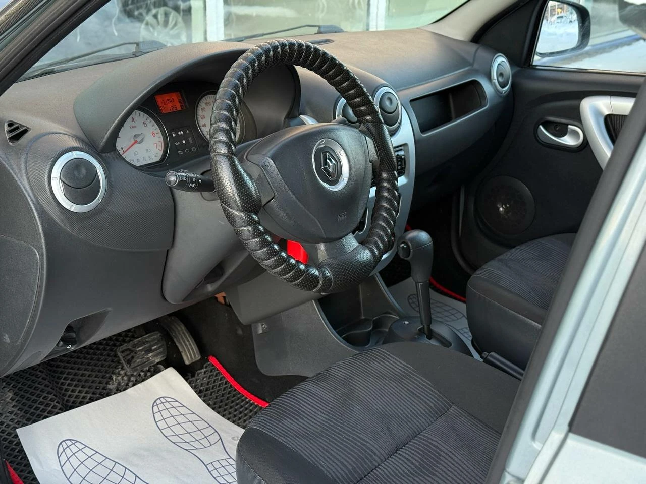 Renault Logan, 2011г, передний привод, автомат