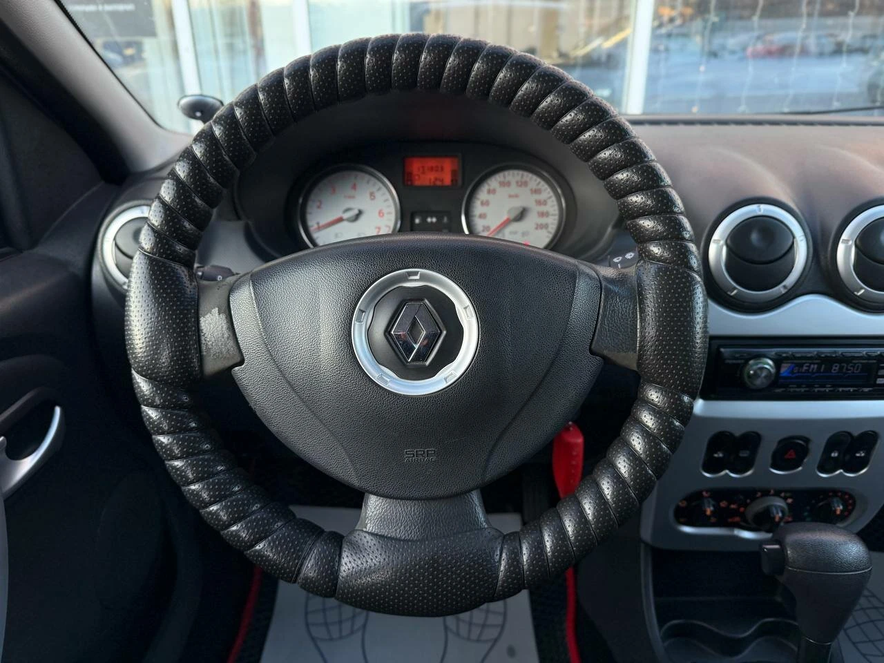 Renault Logan, 2011г, передний привод, автомат