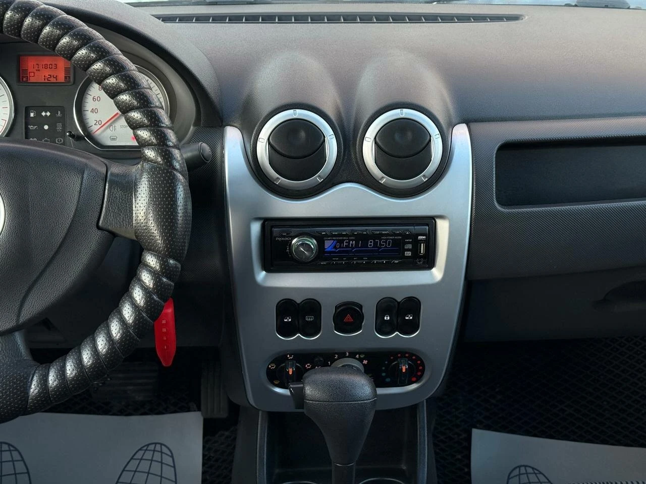 Renault Logan, 2011г, передний привод, автомат