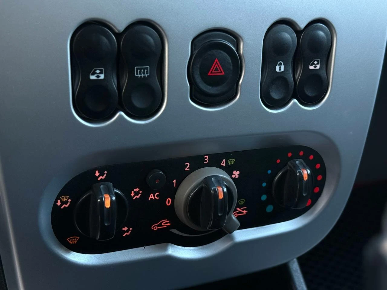 Renault Logan, 2011г, передний привод, автомат