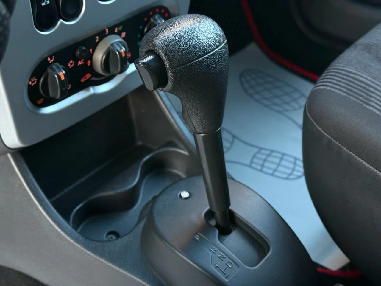 Renault Logan, 2011г, передний привод, автомат