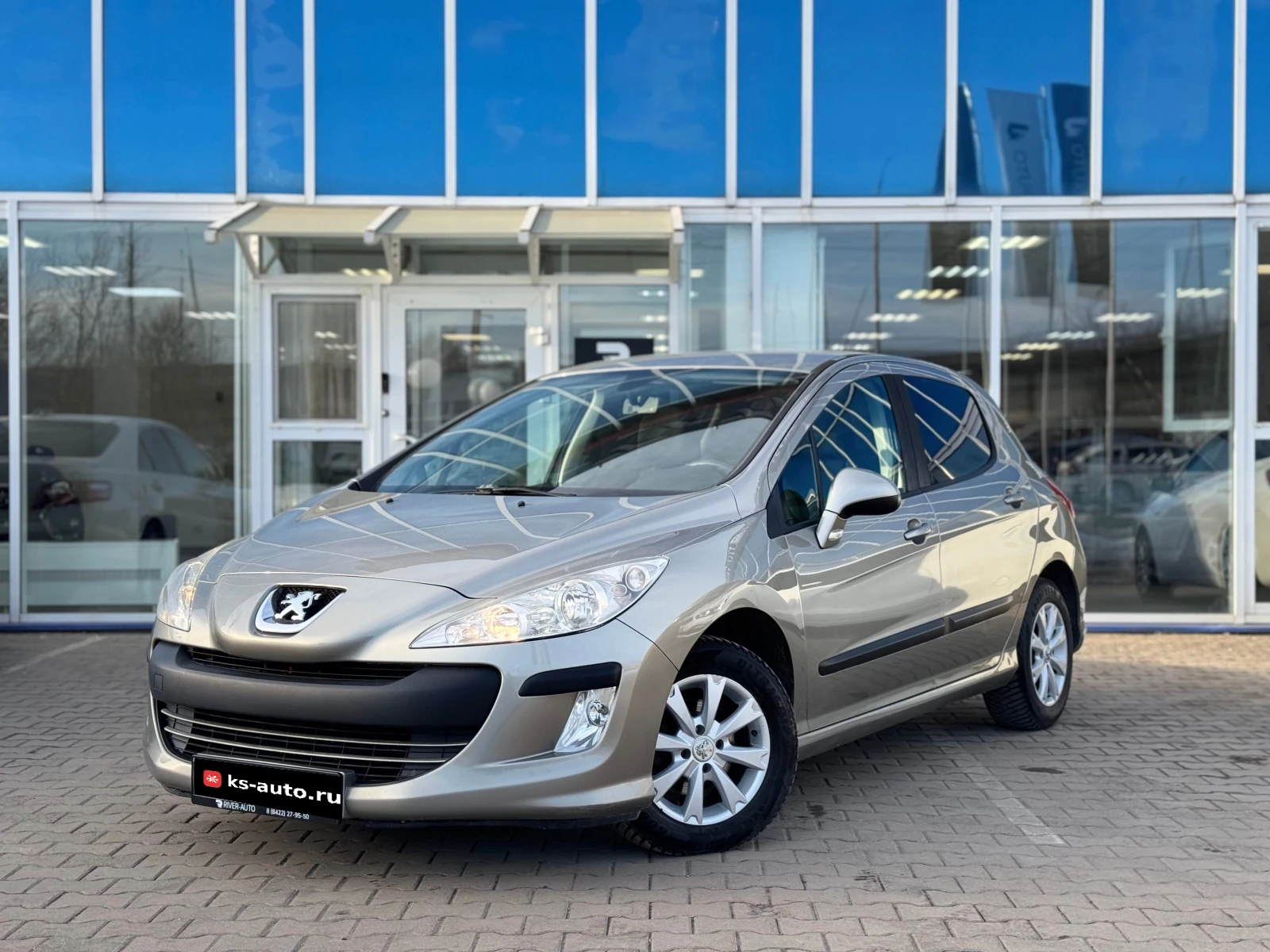 Peugeot 308, 2010г., передний привод, механика
