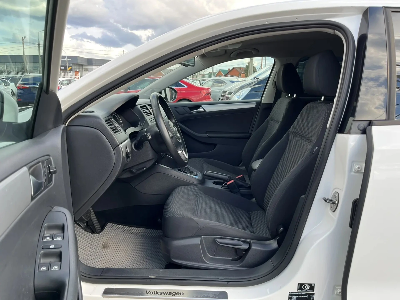 Volkswagen Jetta, 2013г, передний привод, робот