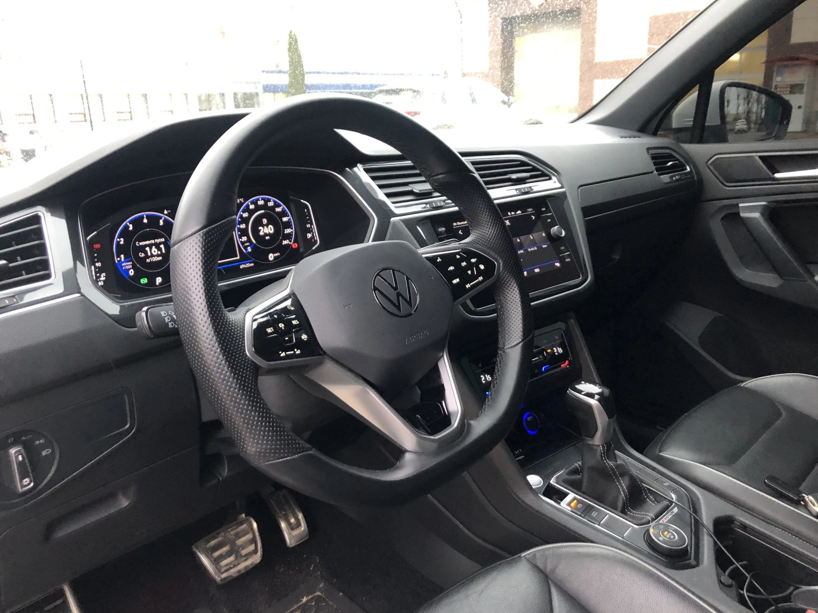 Volkswagen Tiguan, 2021г, полный привод, робот