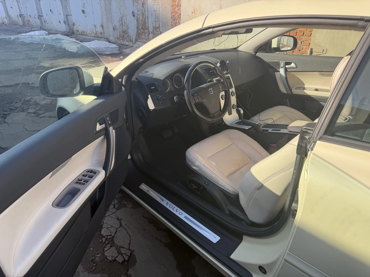 Volvo C70, 2010г, передний привод, автомат