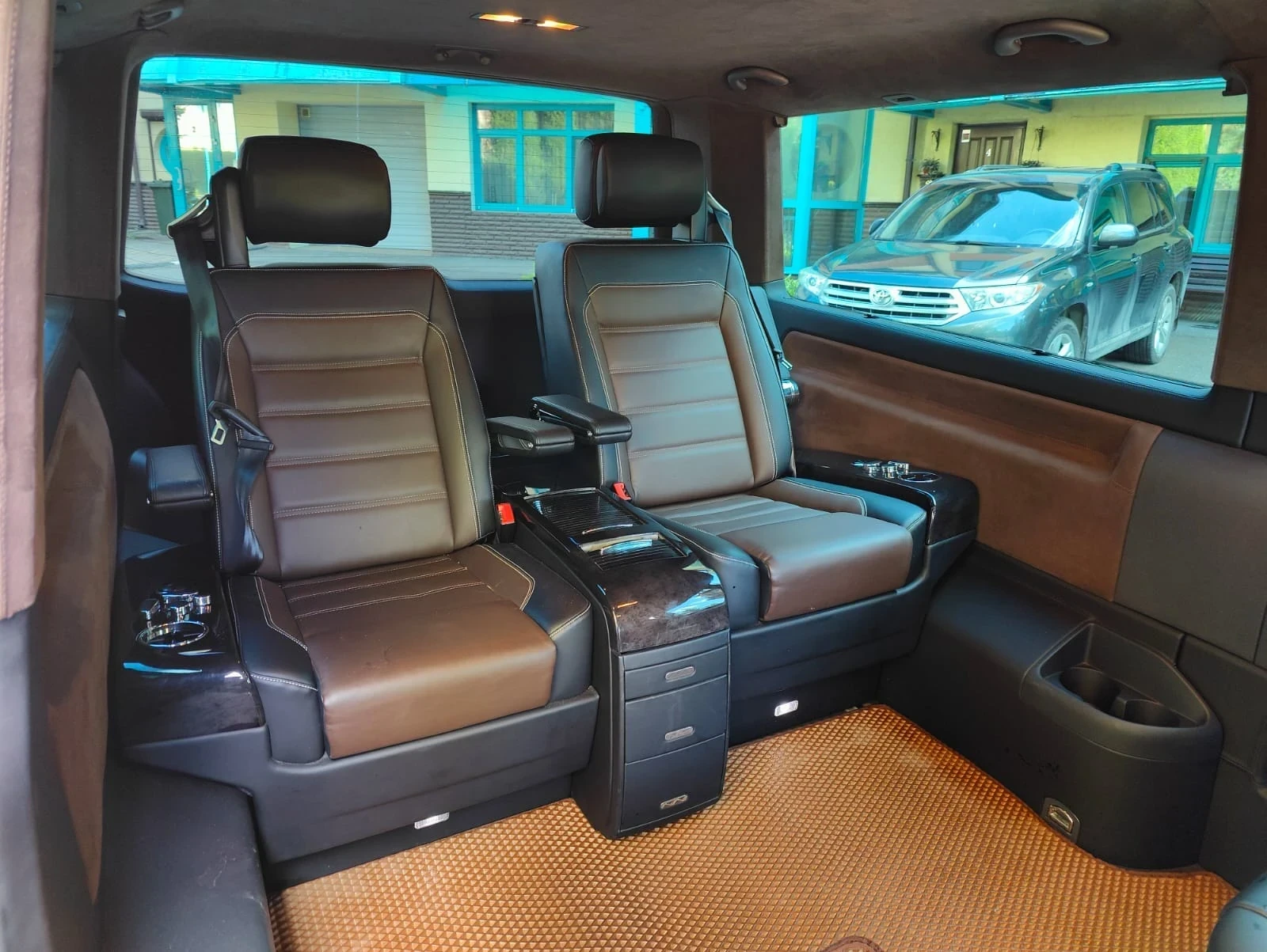 Volkswagen Caravelle, 2011г, передний привод, робот