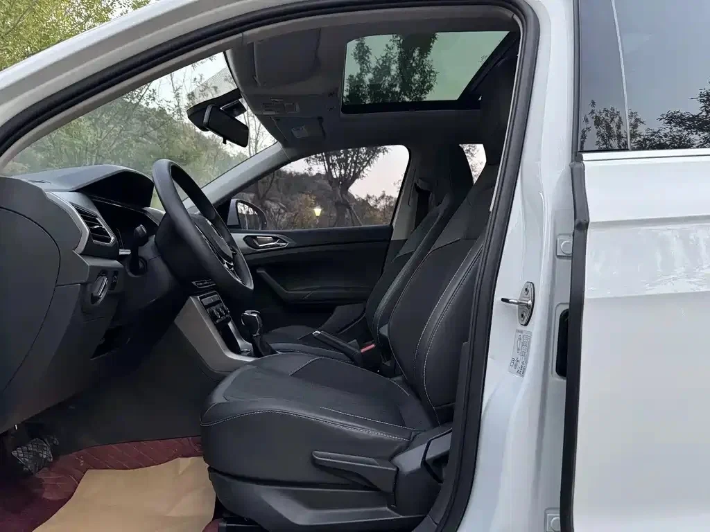 Volkswagen T-Cross, 2021г, передний привод, автомат