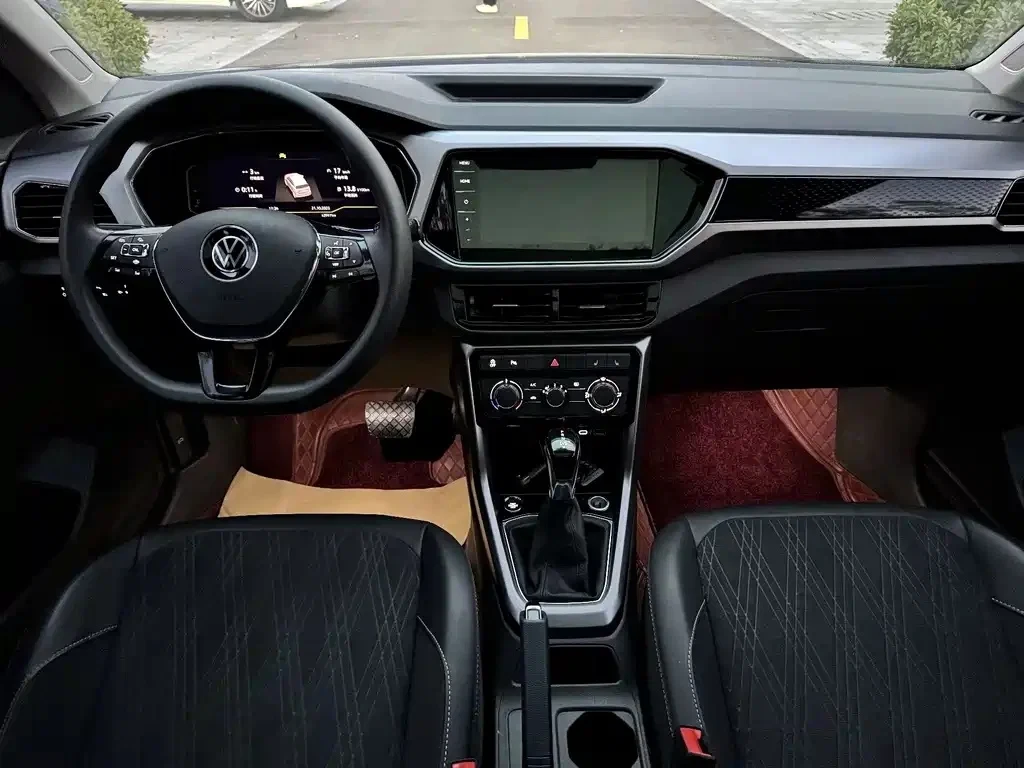 Volkswagen T-Cross, 2021г, передний привод, автомат