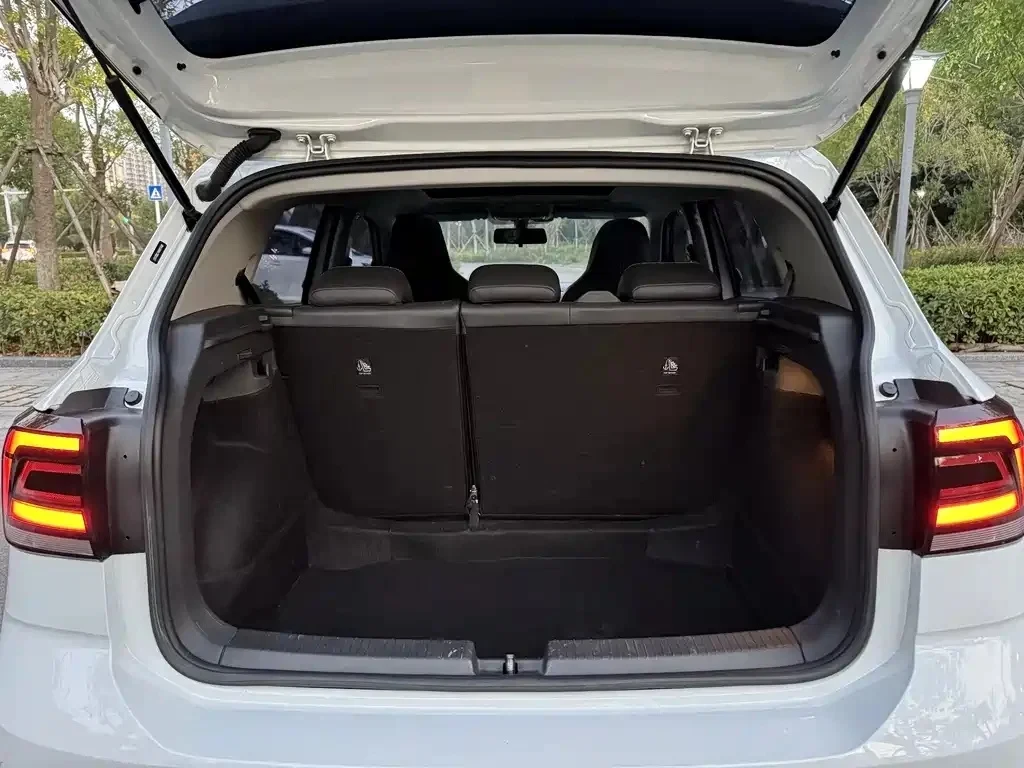 Volkswagen T-Cross, 2021г, передний привод, автомат