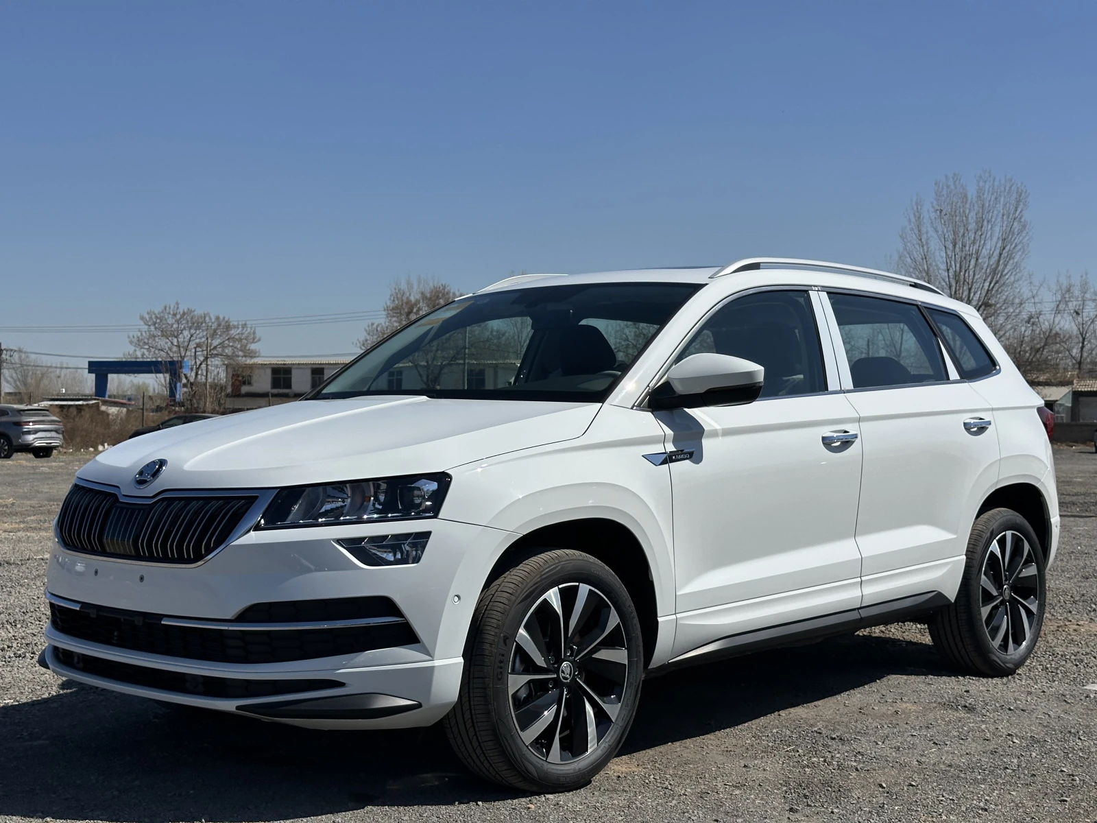 Skoda Karoq, 2024г, передний привод, робот