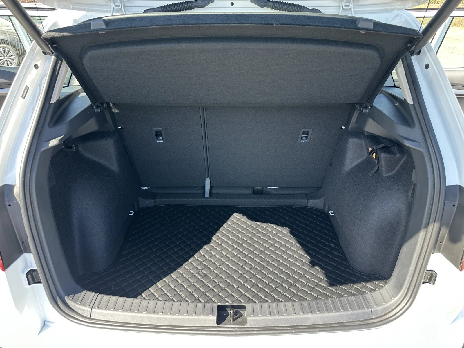 Skoda Karoq, 2024г, передний привод, робот