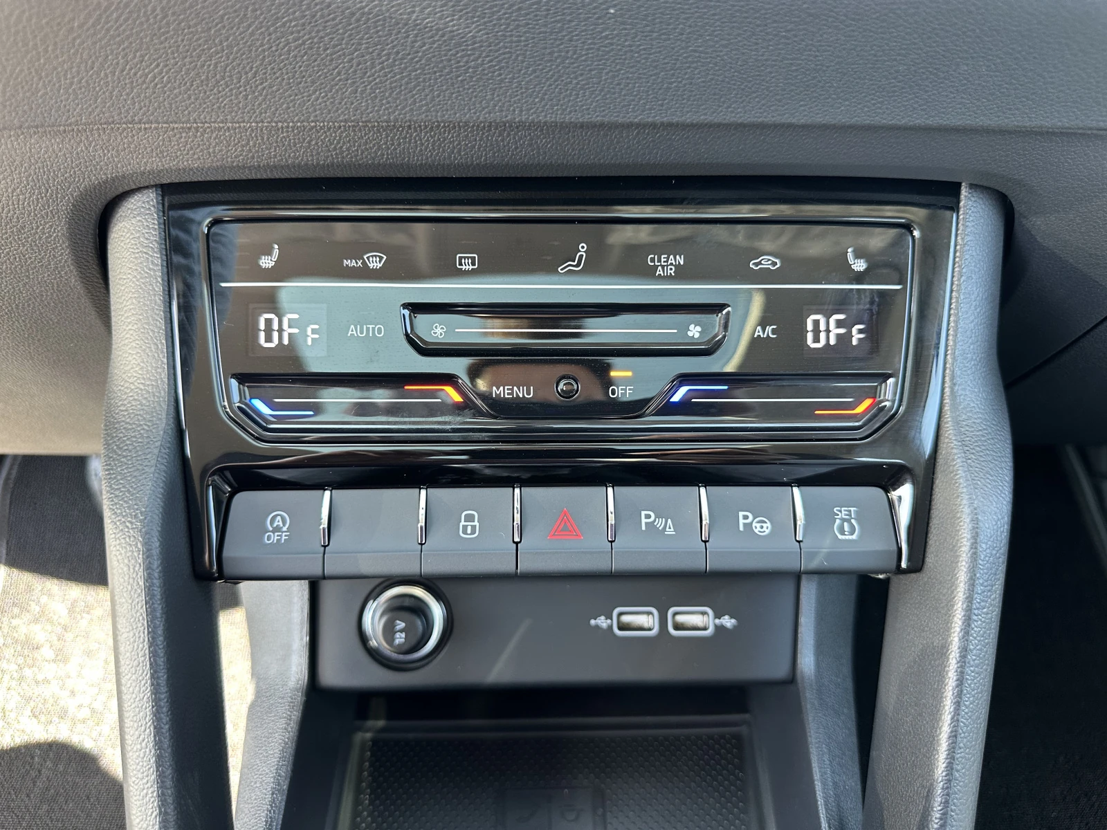 Skoda Karoq, 2024г, передний привод, робот