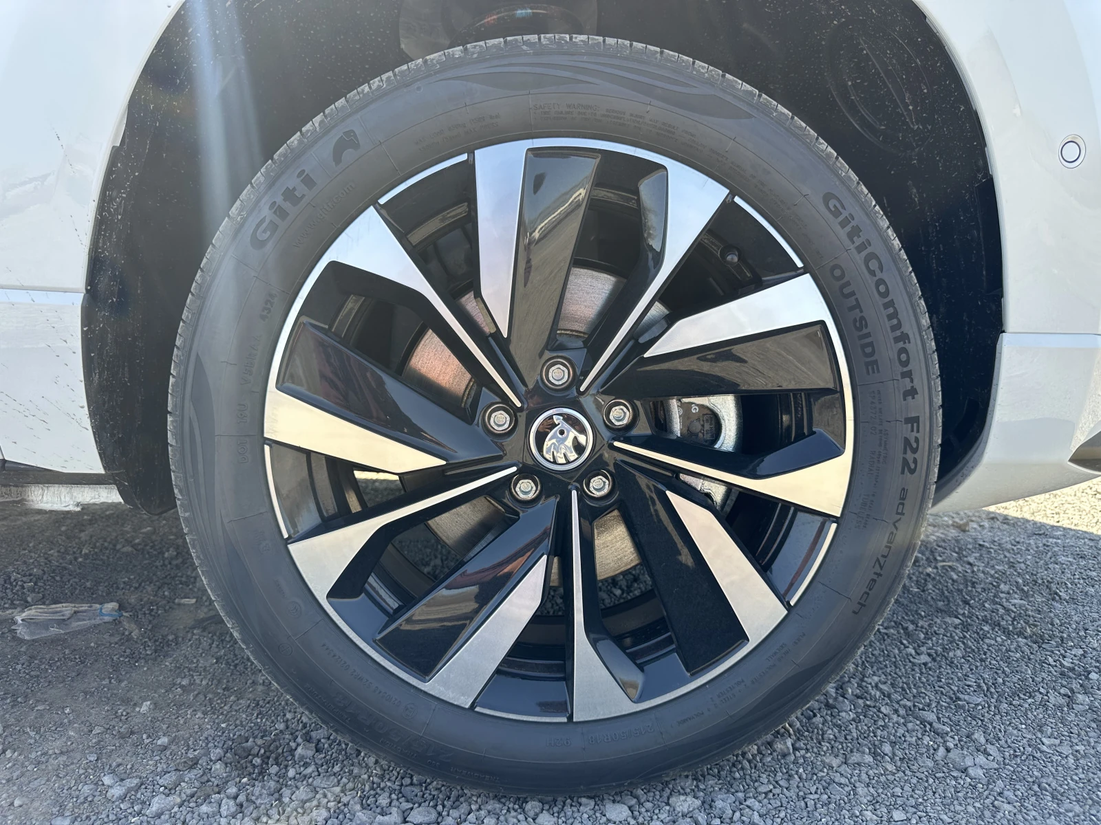 Skoda Karoq, 2024г, передний привод, робот