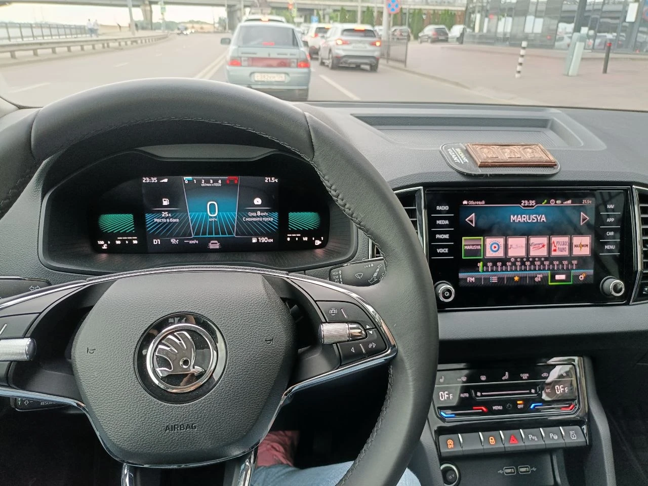 Skoda Karoq, 2024г, передний привод, робот