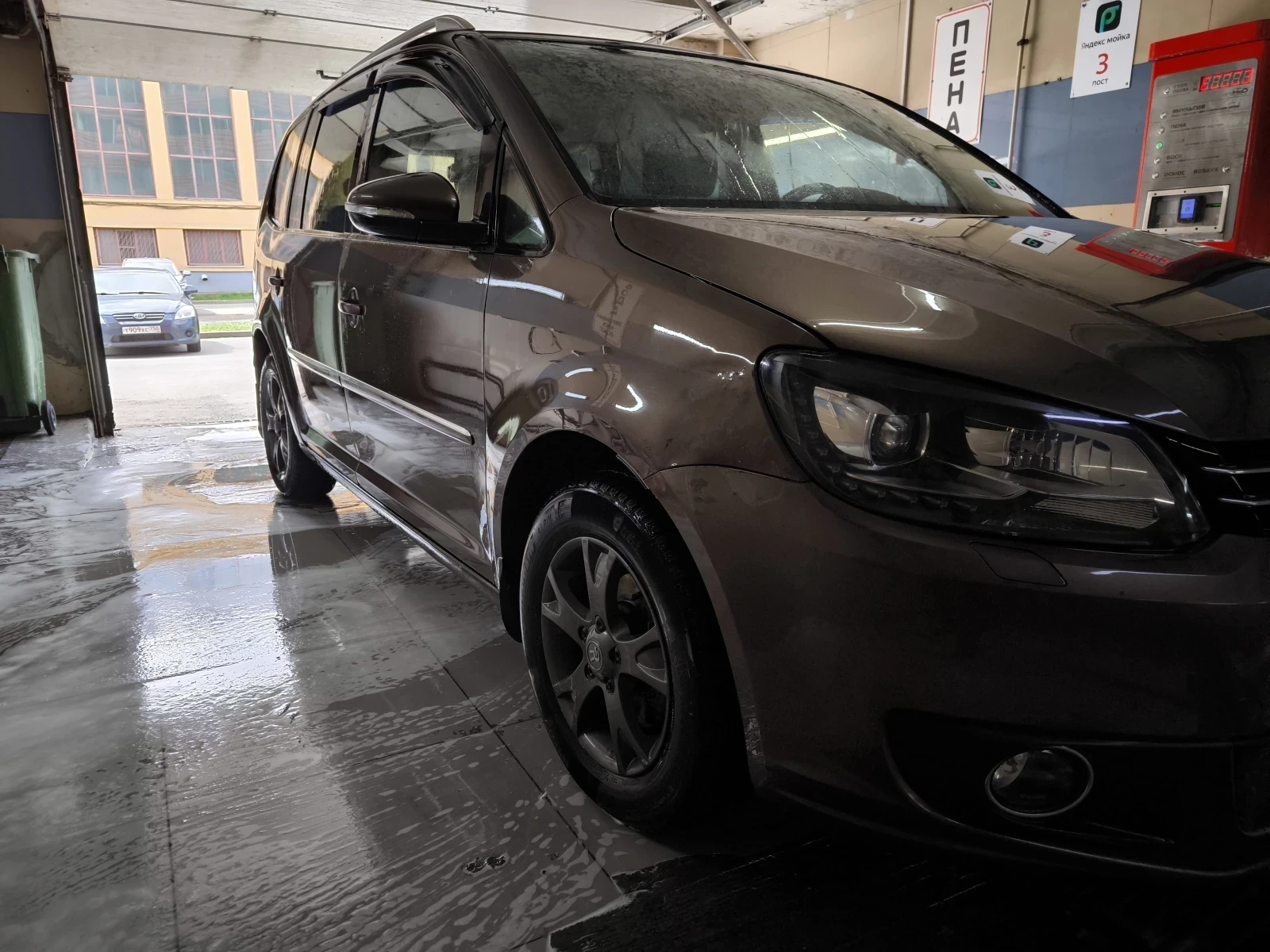 Volkswagen Touran, 2012г, передний привод, робот