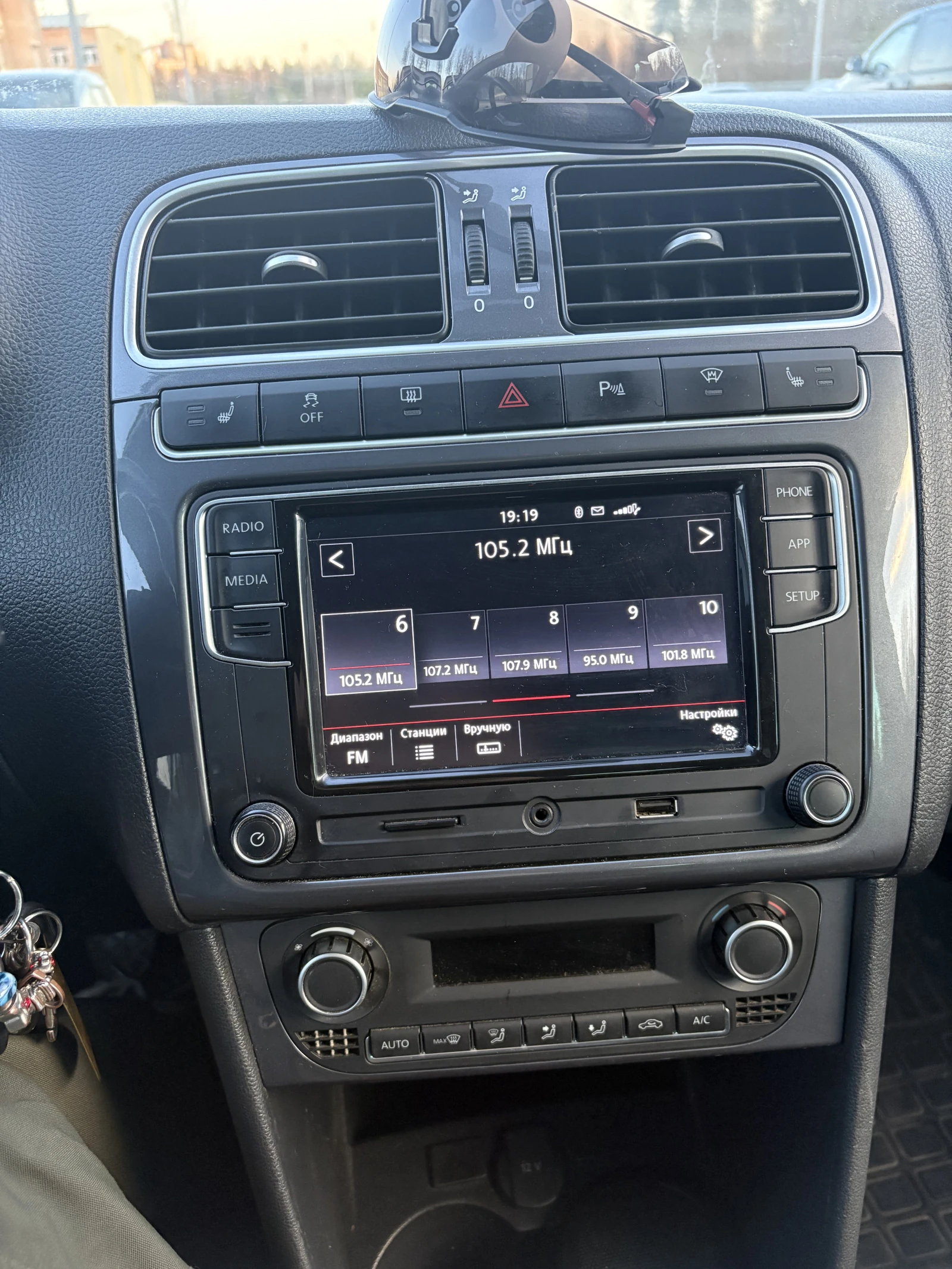 Volkswagen Polo, 2019г, передний привод, механика