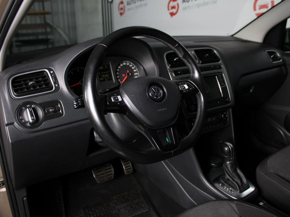 Volkswagen Polo, 2018г, передний привод, автомат