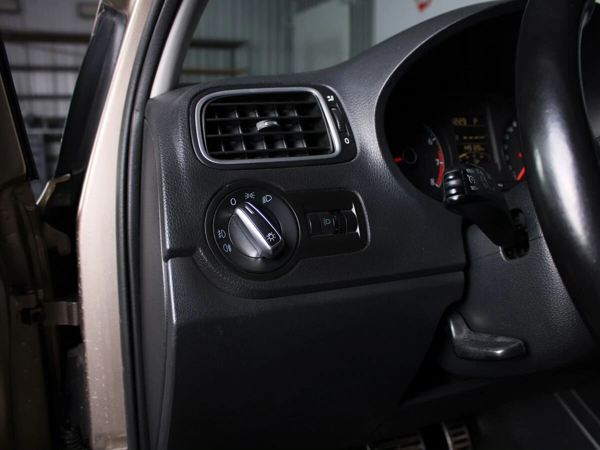 Volkswagen Polo, 2018г, передний привод, автомат