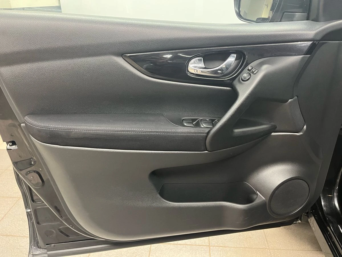 Nissan Qashqai, 2016г, передний привод, вариатор