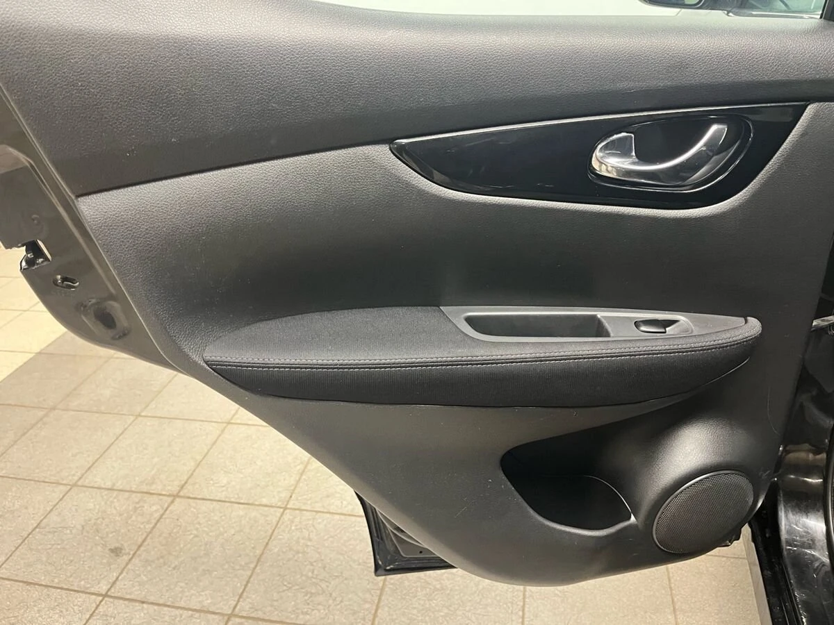 Nissan Qashqai, 2016г, передний привод, вариатор