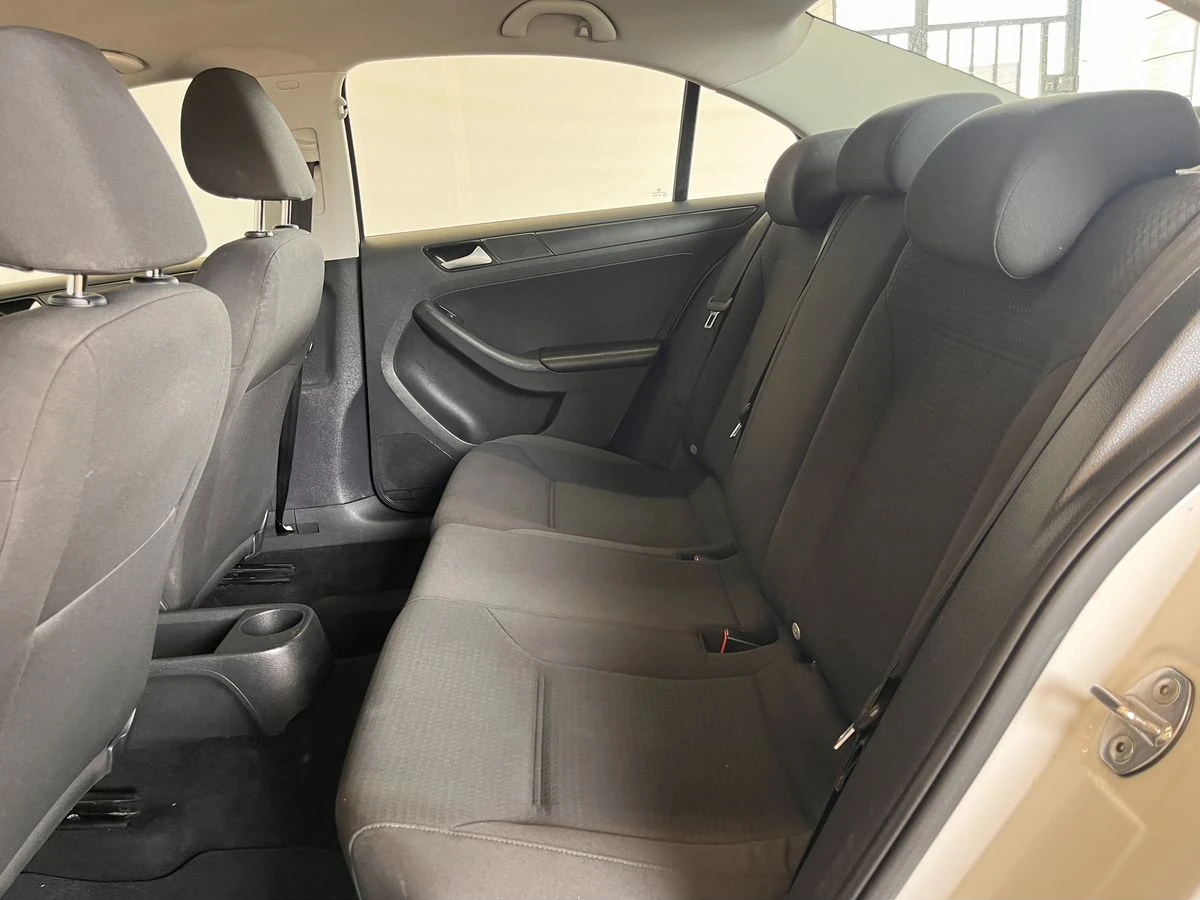 Volkswagen Jetta, 2015г, передний привод, механика