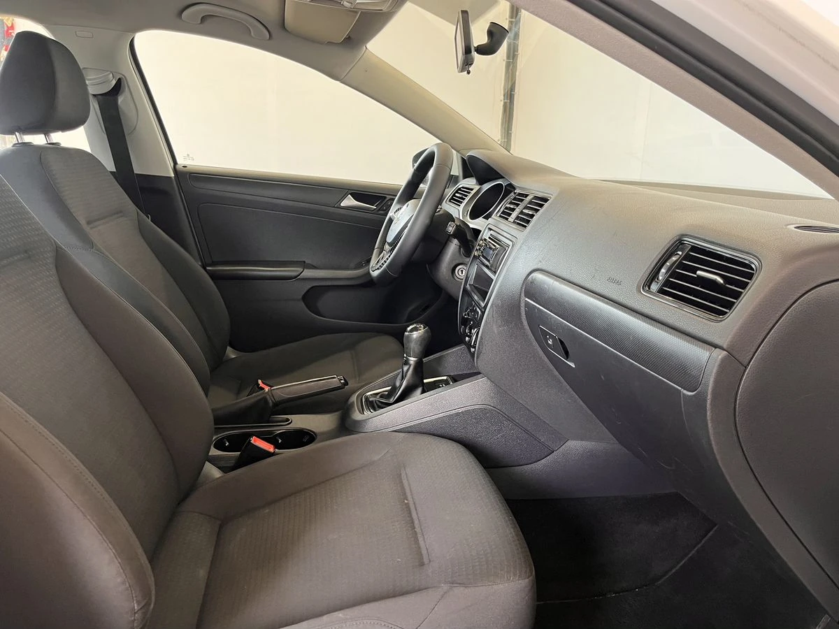 Volkswagen Jetta, 2015г, передний привод, механика