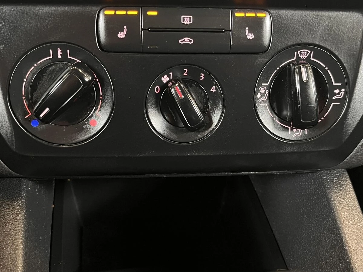 Volkswagen Jetta, 2015г, передний привод, механика